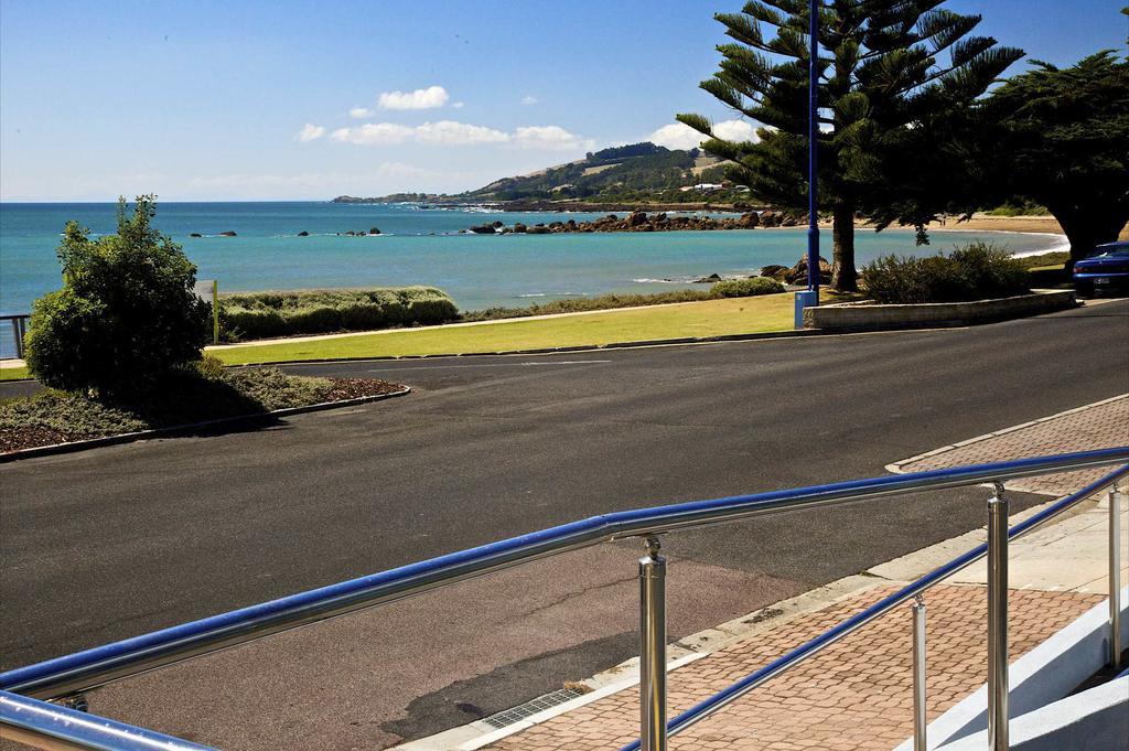 Penguin Beachfront Apartments Luaran gambar