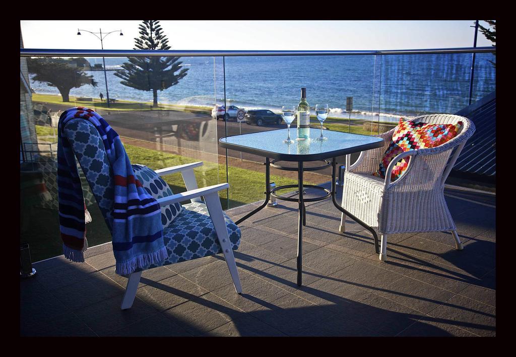 Penguin Beachfront Apartments Luaran gambar