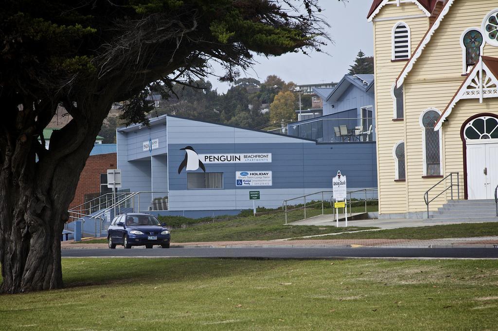 Penguin Beachfront Apartments Luaran gambar
