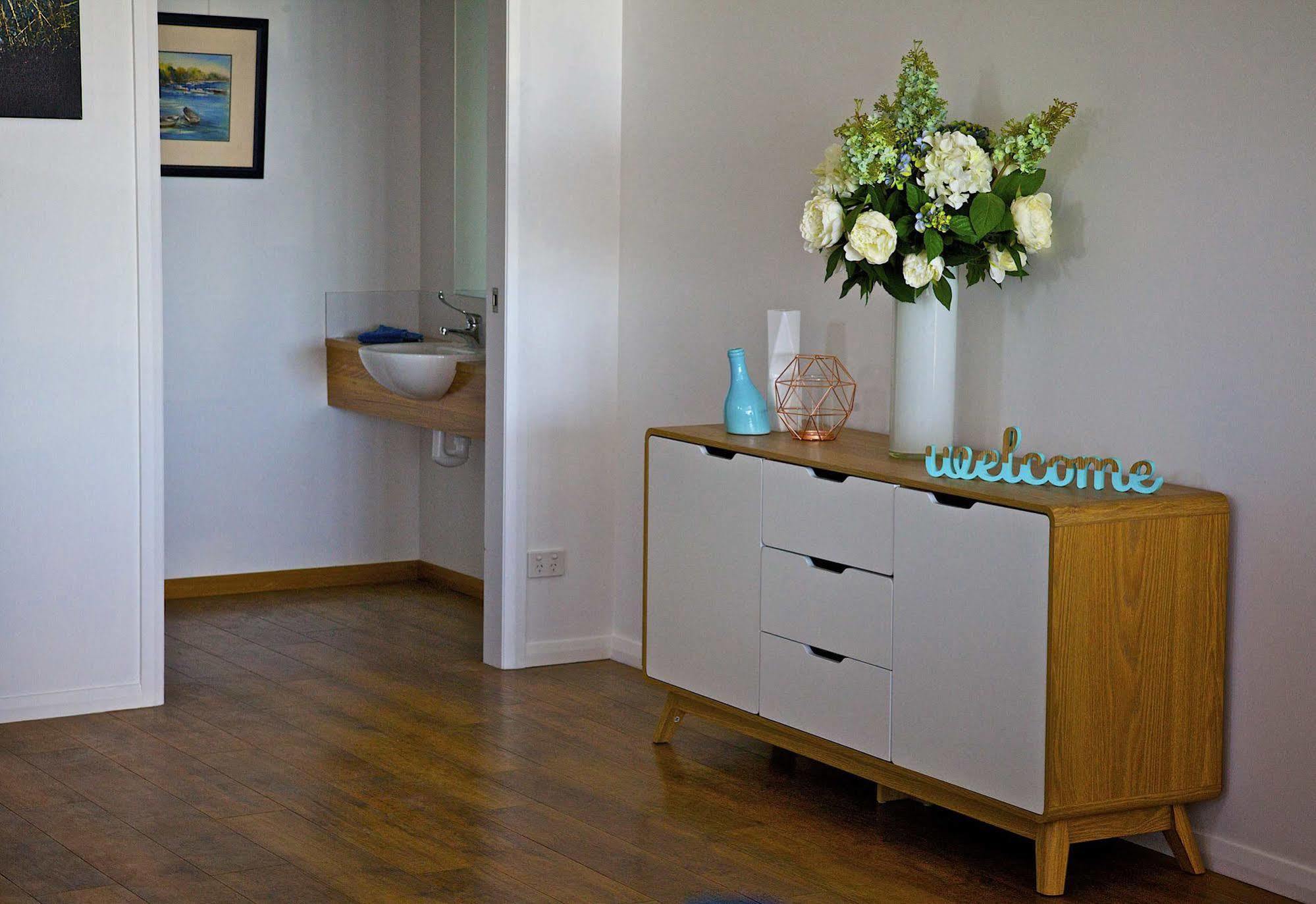 Penguin Beachfront Apartments Luaran gambar