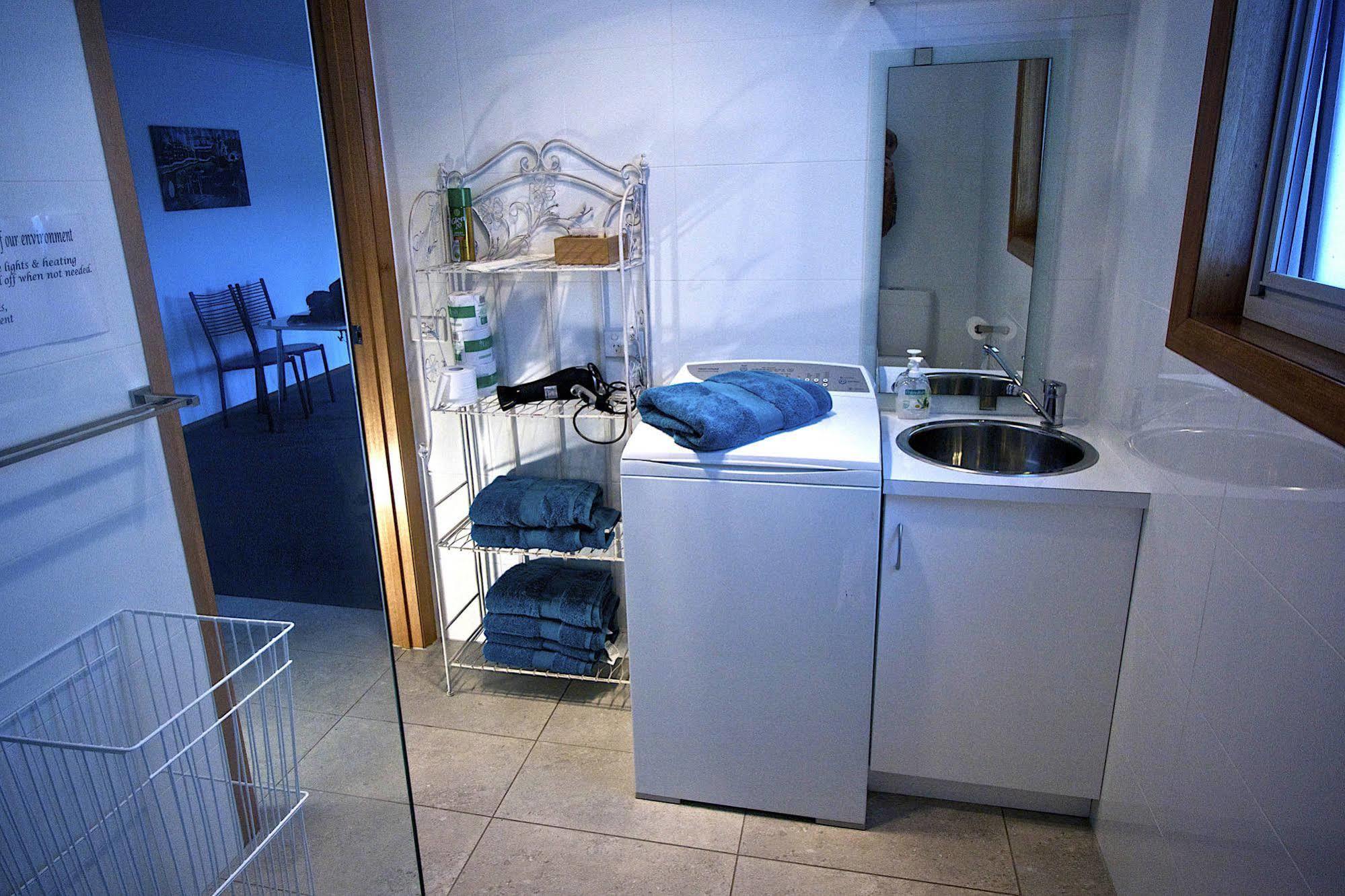 Penguin Beachfront Apartments Luaran gambar