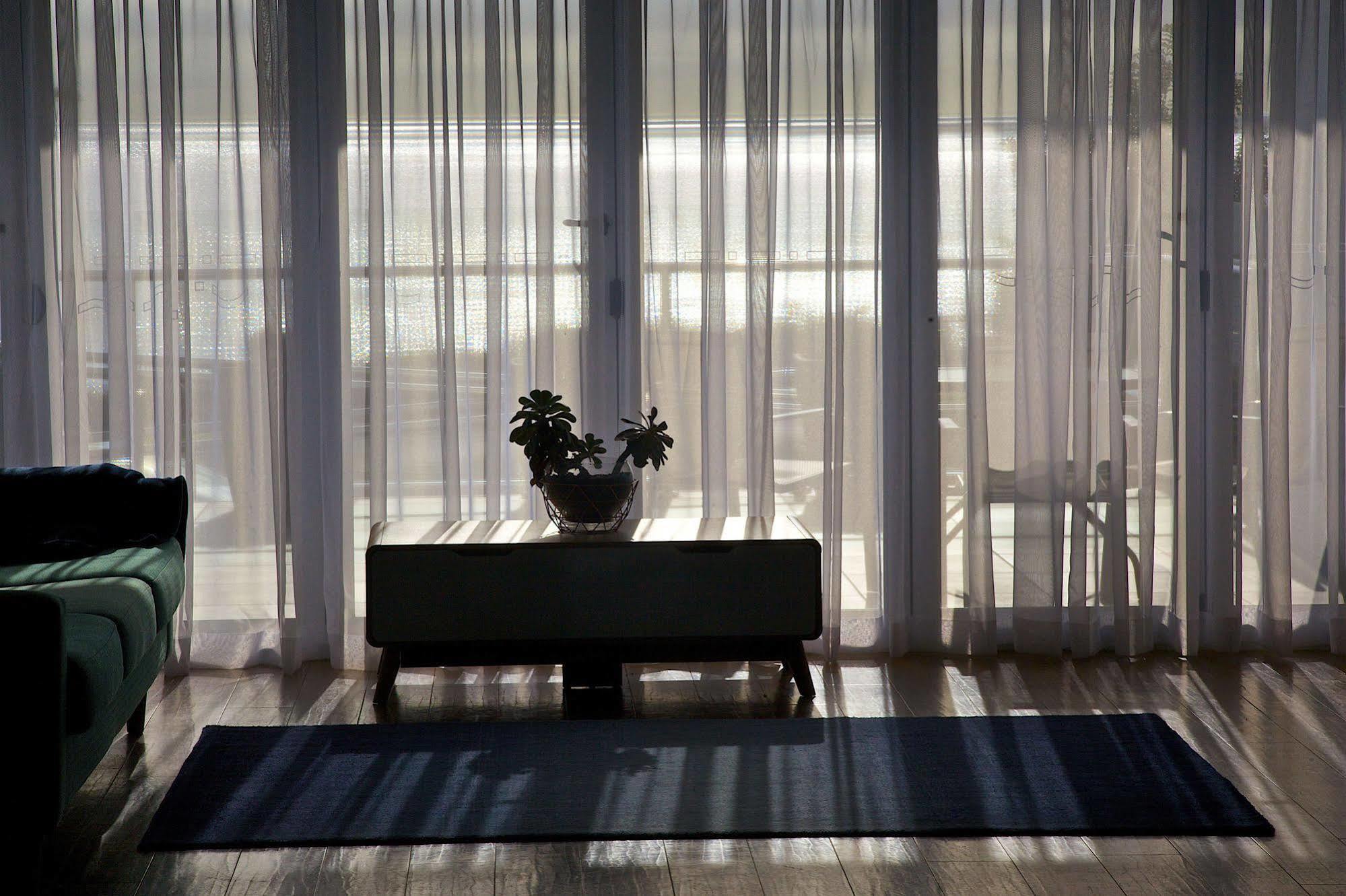 Penguin Beachfront Apartments Luaran gambar