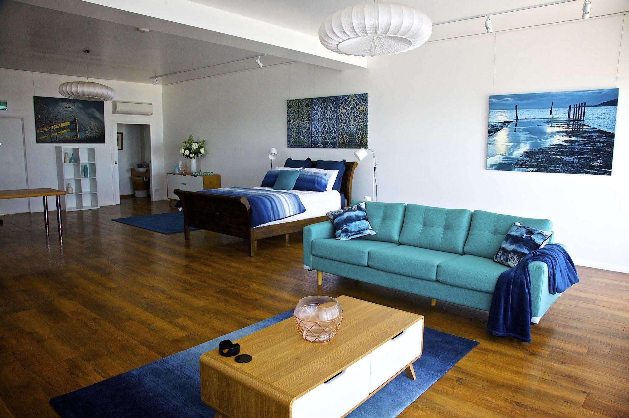 Penguin Beachfront Apartments Luaran gambar