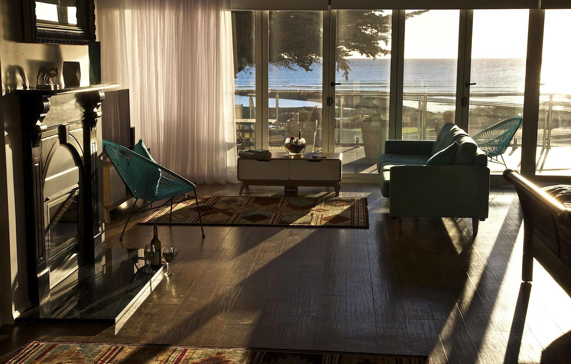 Penguin Beachfront Apartments Luaran gambar