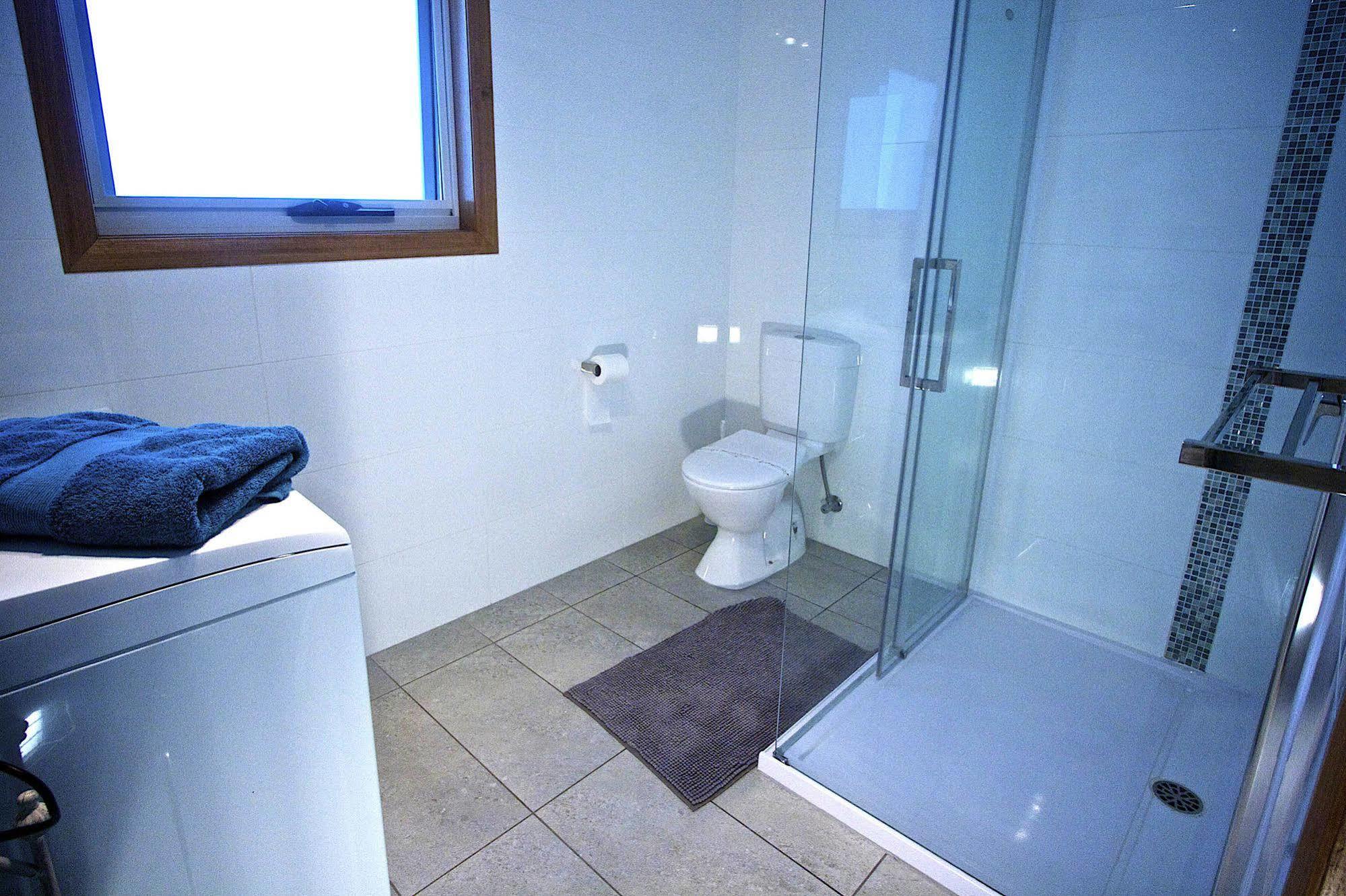 Penguin Beachfront Apartments Luaran gambar