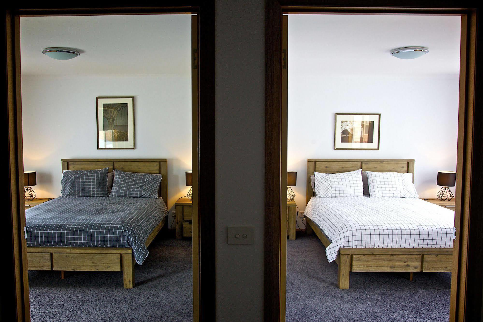 Penguin Beachfront Apartments Luaran gambar
