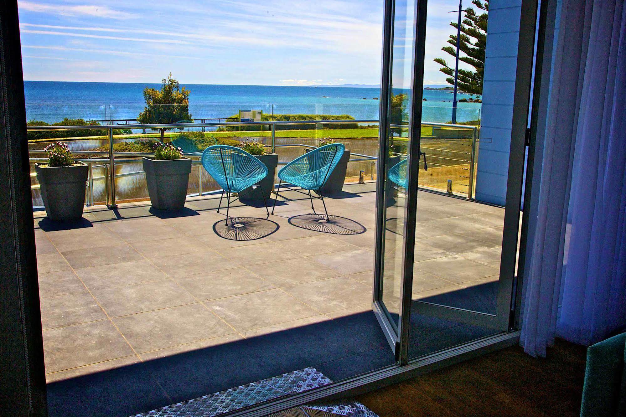 Penguin Beachfront Apartments Luaran gambar