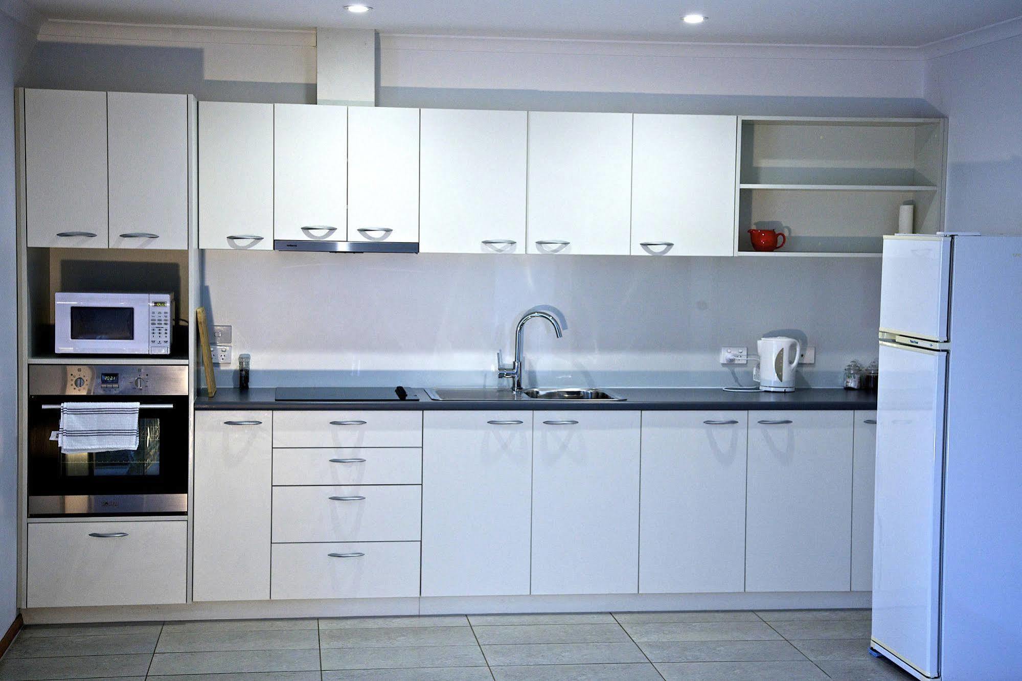 Penguin Beachfront Apartments Luaran gambar