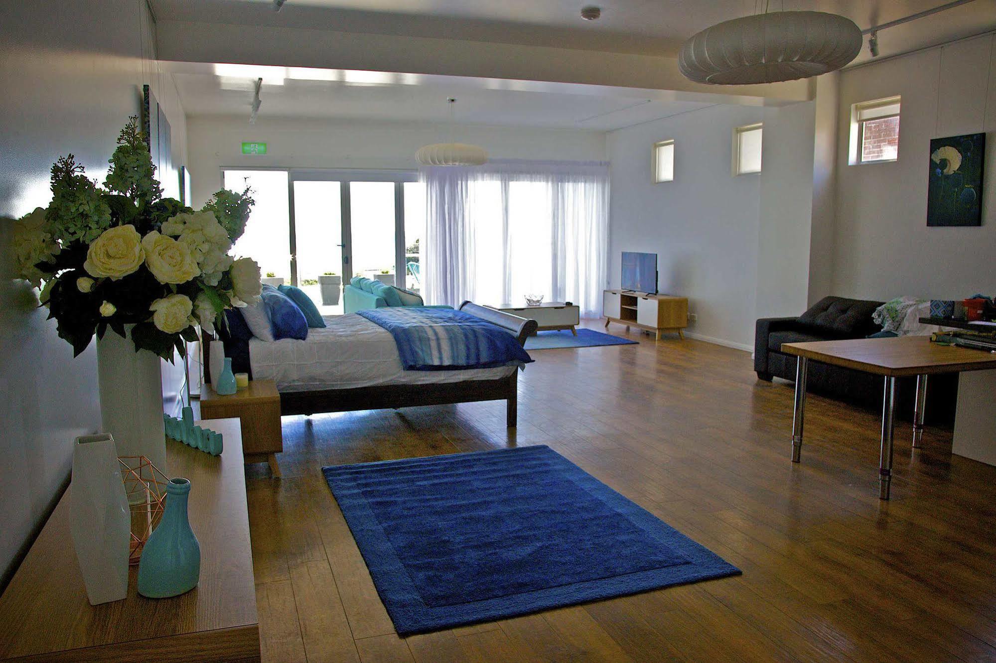 Penguin Beachfront Apartments Luaran gambar